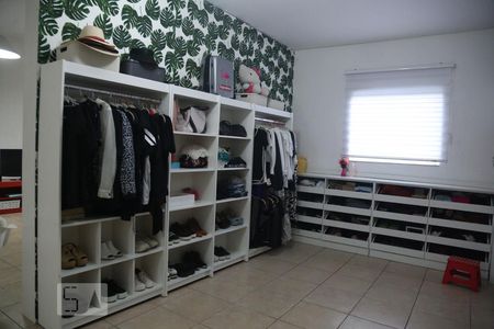 Casa à venda com 240m², 2 quartos e 5 vagasCloset
