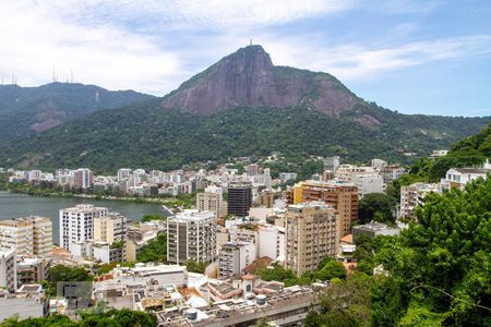 Apartamento à venda com 221m², 3 quartos e 2 vagas Apartamento à venda com 221m², 3 quartos e 2 vagasVista da Entrada do Condomínio