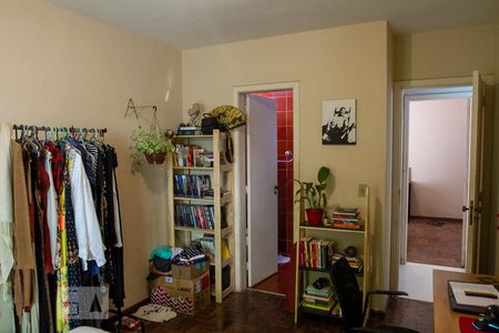 Apartamento à venda com 221m², 3 quartos e 2 vagas Apartamento à venda com 221m², 3 quartos e 2 vagasQuarto 2 - Suíte