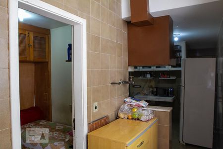 Apartamento à venda com 221m², 3 quartos e 2 vagas Apartamento à venda com 221m², 3 quartos e 2 vagasÁrea de Serviço