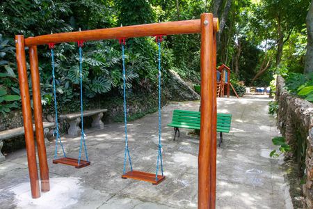 Apartamento à venda com 221m², 3 quartos e 2 vagas Apartamento à venda com 221m², 3 quartos e 2 vagasÁrea Comum - Playground