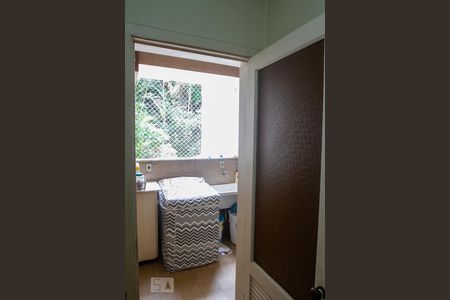 Apartamento à venda com 221m², 3 quartos e 2 vagas Apartamento à venda com 221m², 3 quartos e 2 vagasQuarto de Serviço