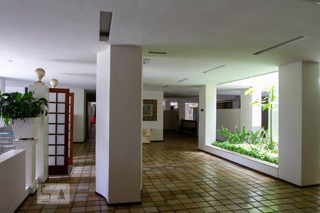 Apartamento à venda com 221m², 3 quartos e 2 vagas Apartamento à venda com 221m², 3 quartos e 2 vagasHall Social