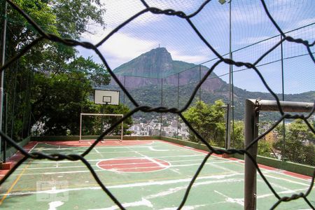 Apartamento à venda com 221m², 3 quartos e 2 vagas Apartamento à venda com 221m², 3 quartos e 2 vagasQuadra Esportiva