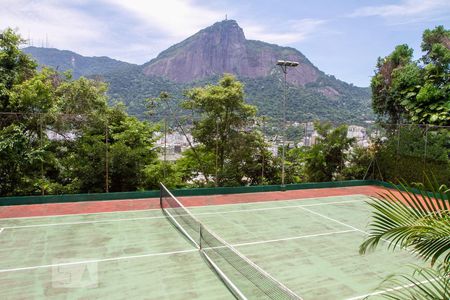 Apartamento à venda com 221m², 3 quartos e 2 vagas Apartamento à venda com 221m², 3 quartos e 2 vagasQuadra Esportiva