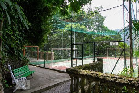 Apartamento à venda com 221m², 3 quartos e 2 vagas Apartamento à venda com 221m², 3 quartos e 2 vagasÁrea Comum - Playground