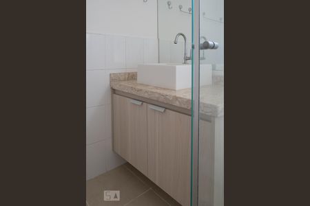 Banheiro de apartamento para alugar com 1 quarto, 28m² em Jardim Paulista, São Paulo
