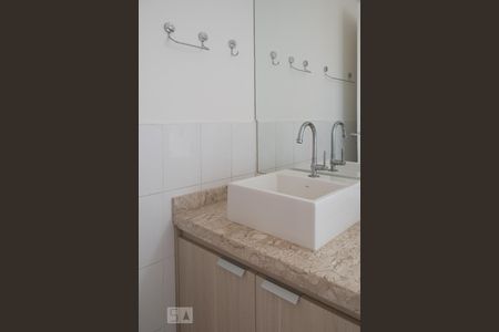 Banheiro de apartamento para alugar com 1 quarto, 28m² em Jardim Paulista, São Paulo