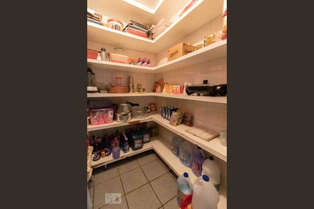 Casa à venda com 500m², 4 quartos e 6 vagas Casa à venda com 500m², 4 quartos e 6 vagasDespensa