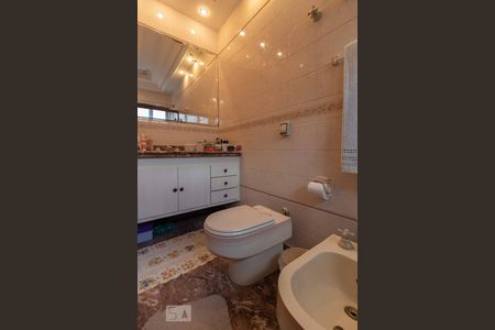 Casa à venda com 500m², 4 quartos e 6 vagas Casa à venda com 500m², 4 quartos e 6 vagasBanheiro da Suíte 2