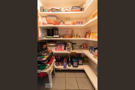 Casa à venda com 500m², 4 quartos e 6 vagas Casa à venda com 500m², 4 quartos e 6 vagasDespensa