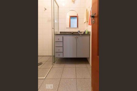 Casa à venda com 500m², 4 quartos e 6 vagas Casa à venda com 500m², 4 quartos e 6 vagasBanheiro de Serviço