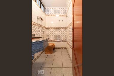 Casa à venda com 500m², 4 quartos e 6 vagas Casa à venda com 500m², 4 quartos e 6 vagasBanheiro Externo