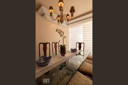 Casa à venda com 500m², 4 quartos e 6 vagas Casa à venda com 500m², 4 quartos e 6 vagasSala de Jantar