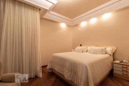 Casa à venda com 500m², 4 quartos e 6 vagas Casa à venda com 500m², 4 quartos e 6 vagasSuíte 1