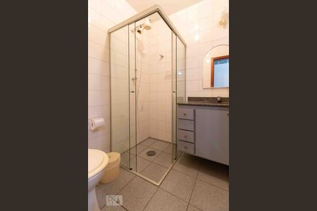 Casa à venda com 500m², 4 quartos e 6 vagas Casa à venda com 500m², 4 quartos e 6 vagasBanheiro de Serviço