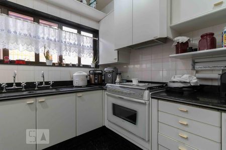 Casa à venda com 500m², 4 quartos e 6 vagas Casa à venda com 500m², 4 quartos e 6 vagasCozinha