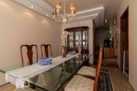 Casa à venda com 500m², 4 quartos e 6 vagas Casa à venda com 500m², 4 quartos e 6 vagasSala de Jantar