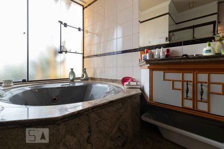 Casa à venda com 500m², 4 quartos e 6 vagas Casa à venda com 500m², 4 quartos e 6 vagasBanheiro da Suíte 1