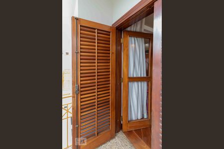 Casa à venda com 500m², 4 quartos e 6 vagas Casa à venda com 500m², 4 quartos e 6 vagasSacada do Quarto 4