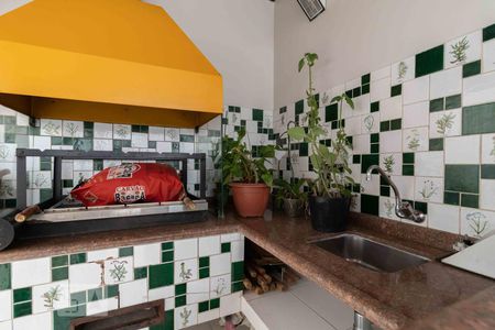 Casa à venda com 500m², 4 quartos e 6 vagas Casa à venda com 500m², 4 quartos e 6 vagasÁrea Externa