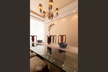 Casa à venda com 500m², 4 quartos e 6 vagas Casa à venda com 500m², 4 quartos e 6 vagasSala de Jantar