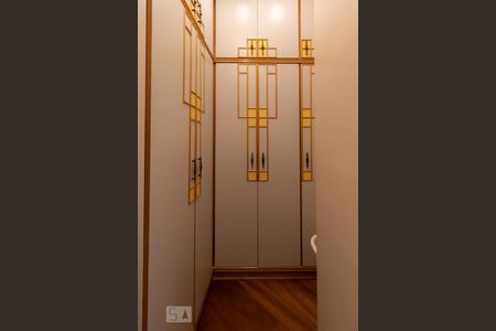 Casa à venda com 500m², 4 quartos e 6 vagas Casa à venda com 500m², 4 quartos e 6 vagasCloset da Suíte 1