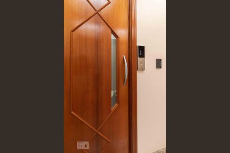 Casa à venda com 500m², 4 quartos e 6 vagas Casa à venda com 500m², 4 quartos e 6 vagasDetalhe Elevador