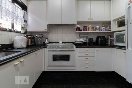 Casa à venda com 500m², 4 quartos e 6 vagas Casa à venda com 500m², 4 quartos e 6 vagasCozinha