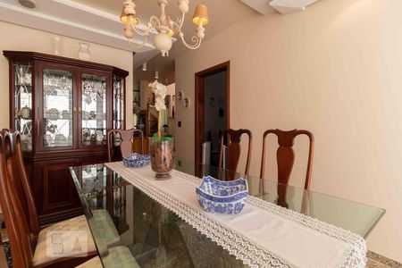 Casa à venda com 500m², 4 quartos e 6 vagas Casa à venda com 500m², 4 quartos e 6 vagasSala de Jantar