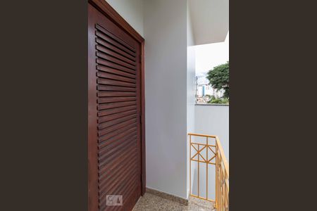 Casa à venda com 500m², 4 quartos e 6 vagas Casa à venda com 500m², 4 quartos e 6 vagasSacada do Quarto 4