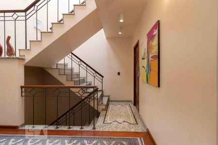 Casa à venda com 500m², 4 quartos e 6 vagas Casa à venda com 500m², 4 quartos e 6 vagasÁrea Interna primeiro andar