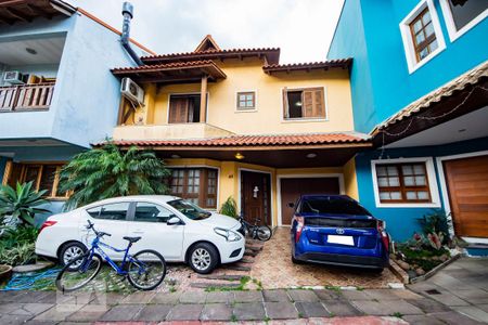 Casa de condomínio à venda com 200m², 3 quartos e 2 vagasFachada da casa