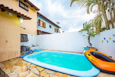 Casa de condomínio à venda com 200m², 3 quartos e 2 vagasFundos com  Piscina