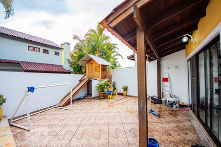 Casa de condomínio à venda com 200m², 3 quartos e 2 vagasFundos com  Piscina