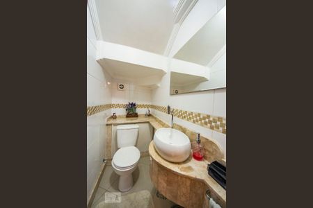 Casa de condomínio à venda com 200m², 3 quartos e 2 vagasBanheiro 1