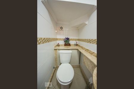 Casa de condomínio à venda com 200m², 3 quartos e 2 vagasBanheiro 1