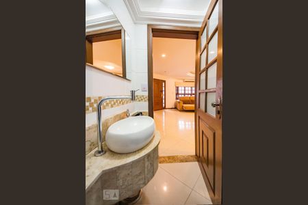 Casa de condomínio à venda com 200m², 3 quartos e 2 vagasBanheiro 1