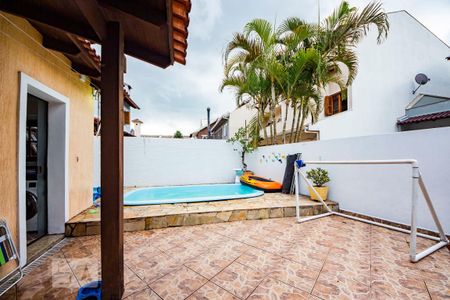 Casa de condomínio à venda com 200m², 3 quartos e 2 vagasFundos com  Piscina