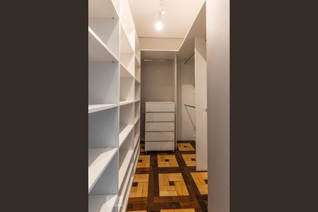 Apartamento à venda com 115m², 2 quartos e sem vaga Apartamento à venda com 115m², 2 quartos e sem vagaCloset do Quarto 2