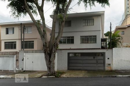 Casa à venda com 200m², 4 quartos e 4 vagas Casa à venda com 200m², 4 quartos e 4 vagasFachada