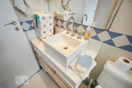 Apartamento à venda com 142m², 3 quartos e 3 vagas Apartamento à venda com 142m², 3 quartos e 3 vagasSuíte