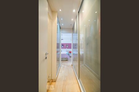 Apartamento à venda com 142m², 3 quartos e 3 vagas Apartamento à venda com 142m², 3 quartos e 3 vagasCloset suíte 01