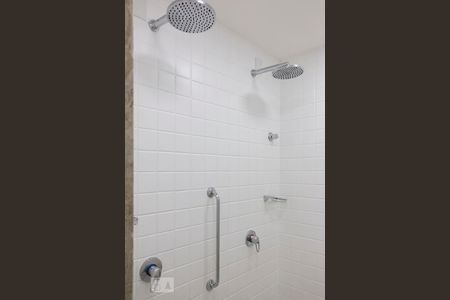 Casa à venda com 280m², 3 quartos e 1 vagaDucha compartilhada do banheiro 1 e 2 da suíte 2