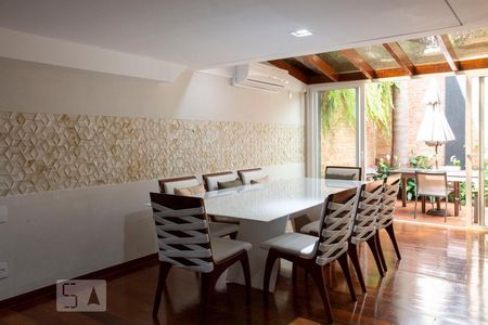 Casa à venda com 280m², 3 quartos e 1 vagaSala de jantar