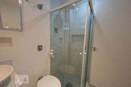 Banheiro de apartamento para alugar com 1 quarto, 37m² em Jardim Paulista, São Paulo