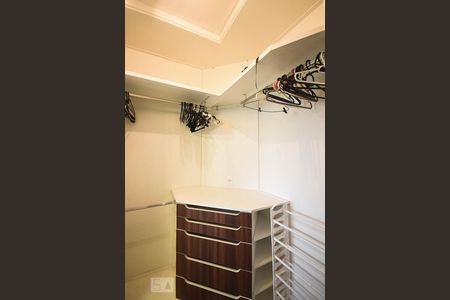 Apartamento para alugar com 61m², 1 quarto e 2 vagas Apartamento para alugar com 61m², 1 quarto e 2 vagasArmário da suíte