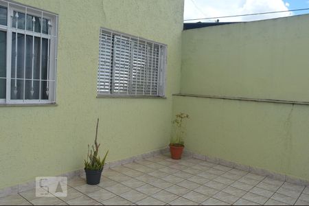 Casa à venda com 240m², 2 quartos e 2 vagasQuintal