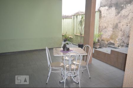 Casa à venda com 240m², 2 quartos e 2 vagasÁrea de Serviço