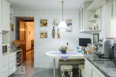 Apartamento para alugar com 169m², 3 quartos e 3 vagasCozinha